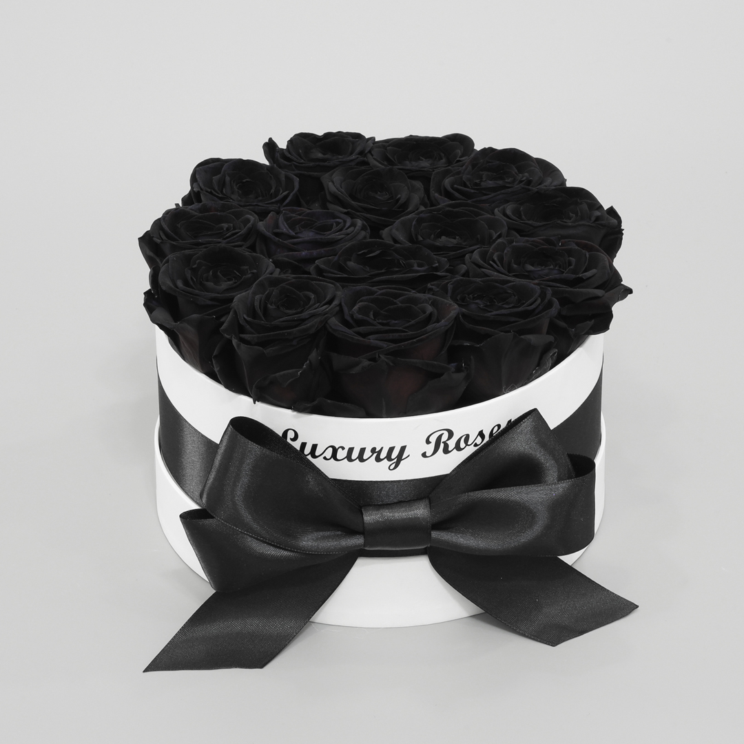Luxusný okrúhly biely box S s trvácnymi čiernymi ružami