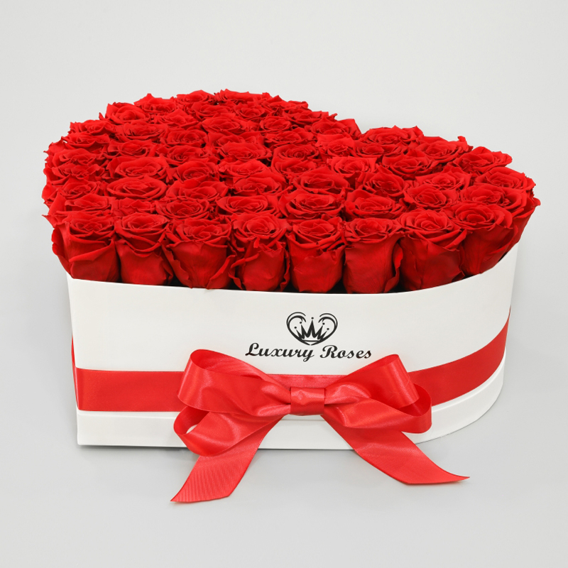 Luxusný biely mega box srdce s trvácnymi červenými ružami