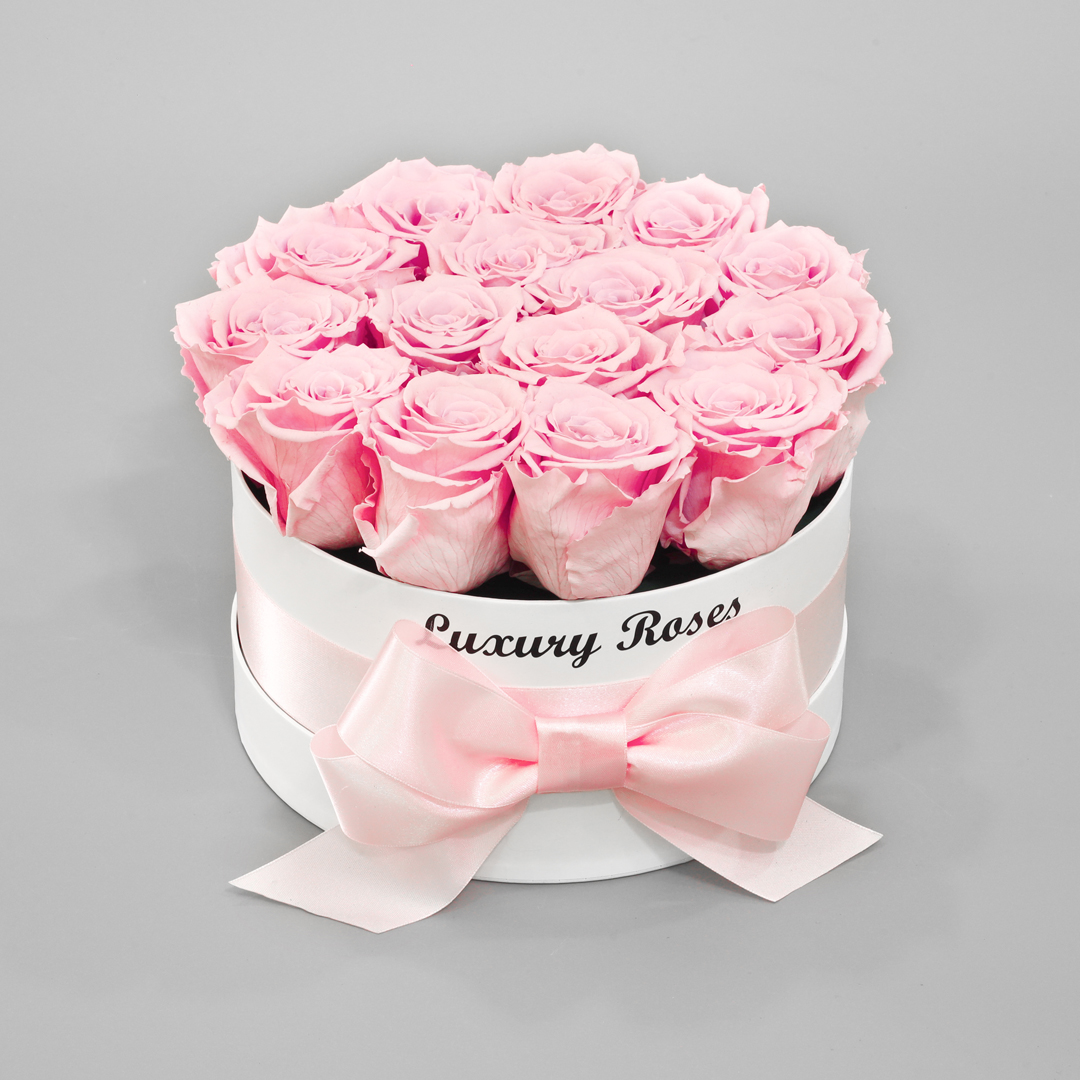 Luxusný okrúhly biely box S s trvácnymi ružovými ružami