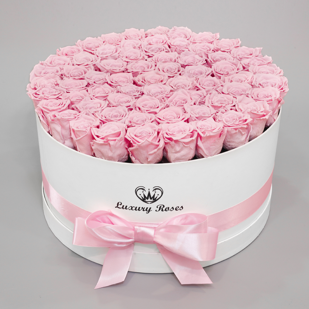 Luxusný okrúhly biely box XL s trvácnymi ružovými ružami