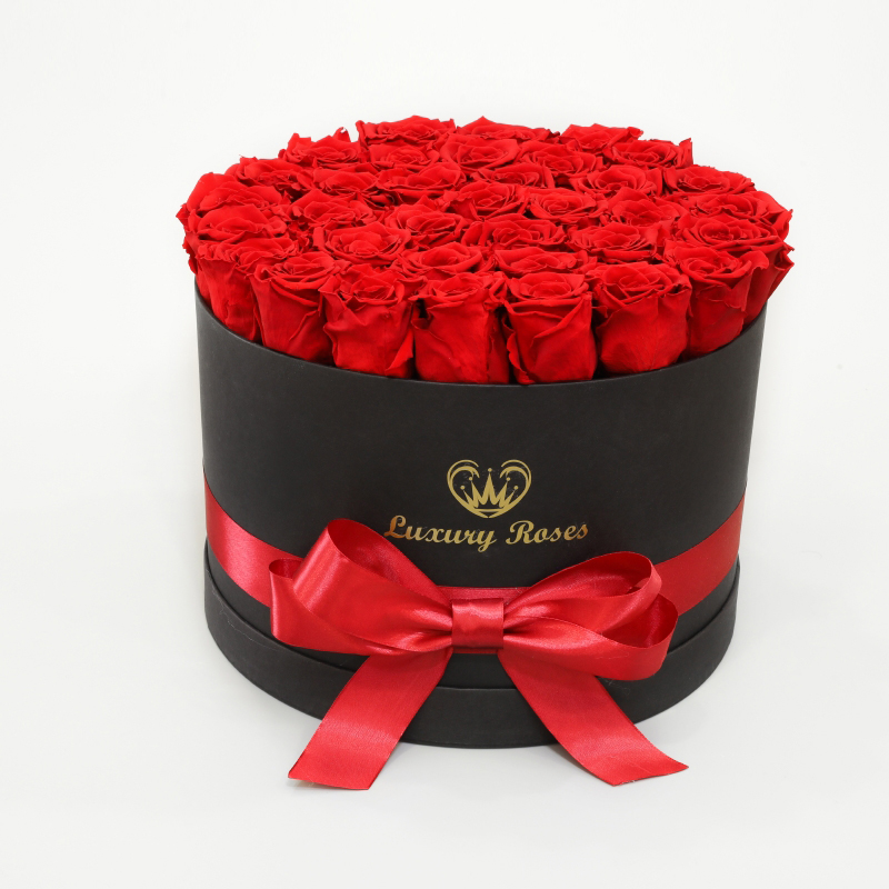 Luxusný okrúhly čierny box L s trvácnymi červenými ružami