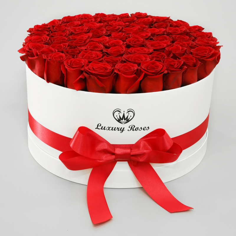 Luxusný okrúhly biely box XL so živými červenými ružami