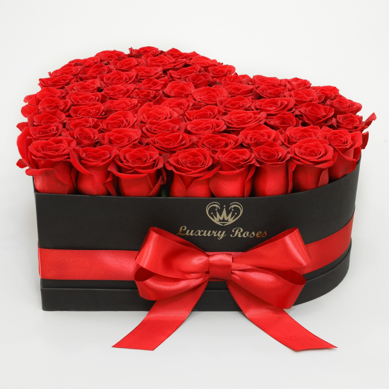Luxusný čierny mega box srdce so živými červenými ružami