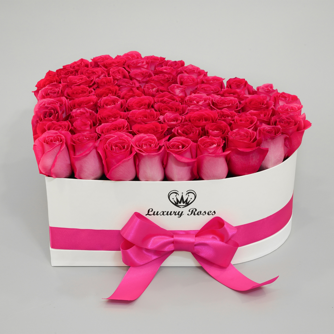 Luxusný biely mega box srdce so živými ružovými ružami