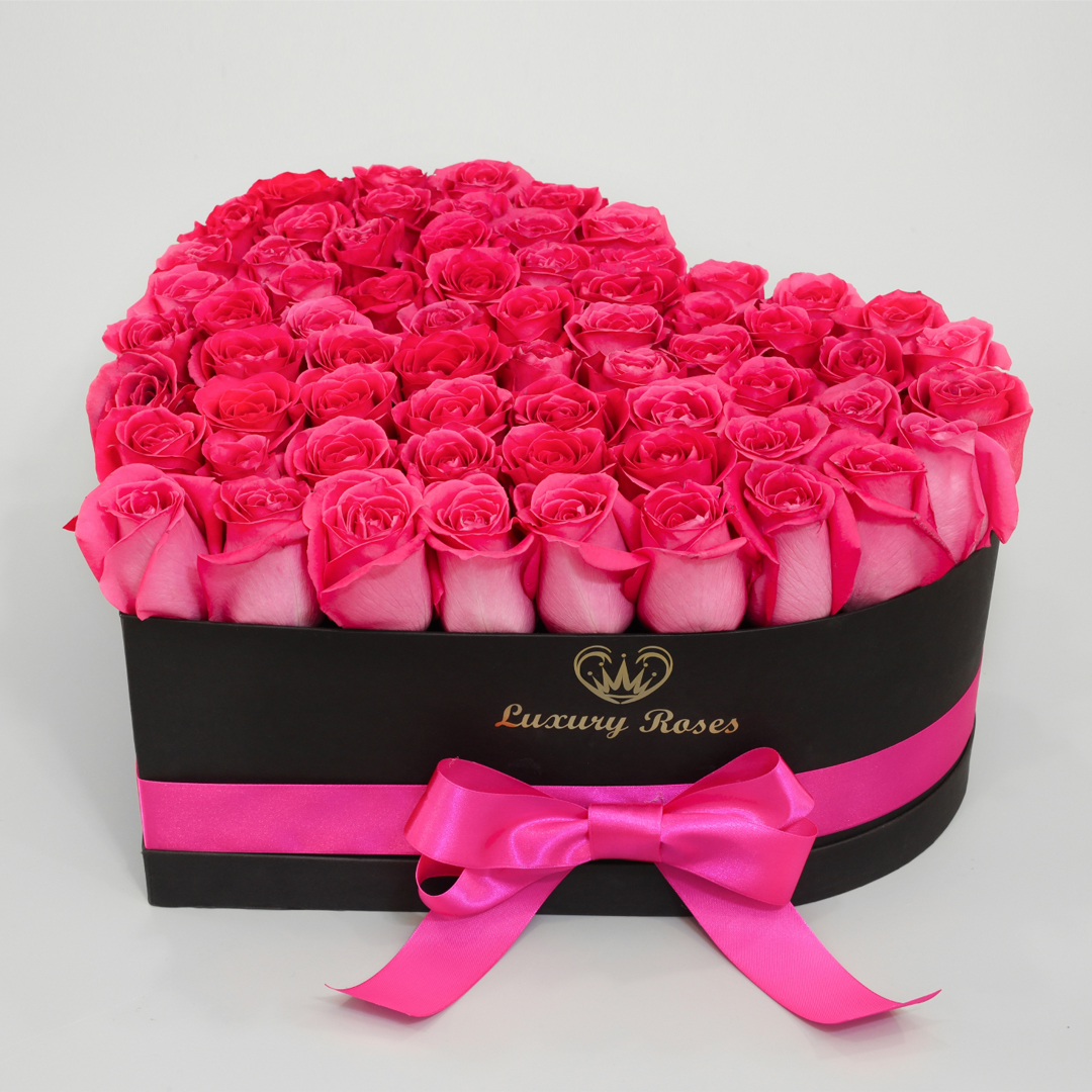 Luxusný čierny mega box srdce so živými ružovými ružami
