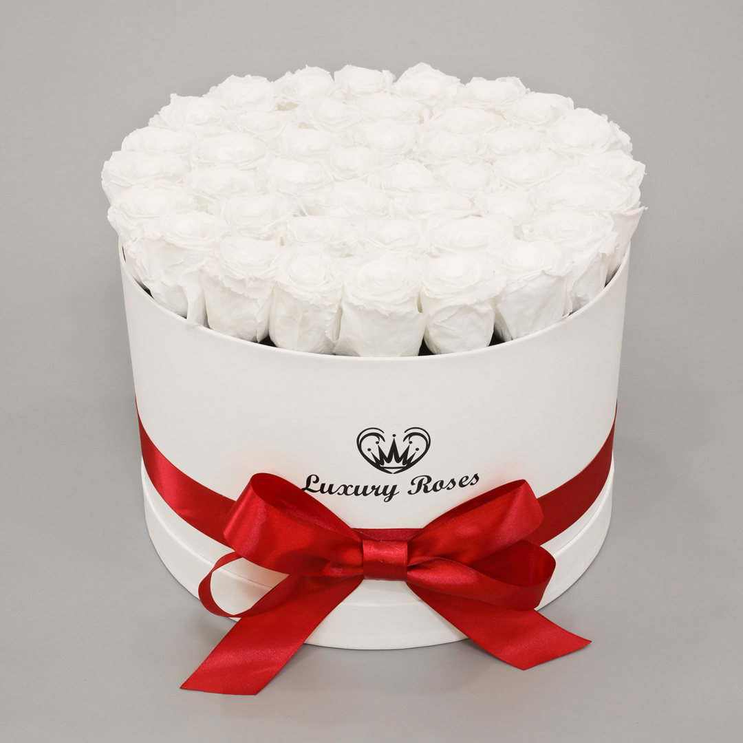 Luxusný okrúhly biely box L s trvácnymi bielymi ružami