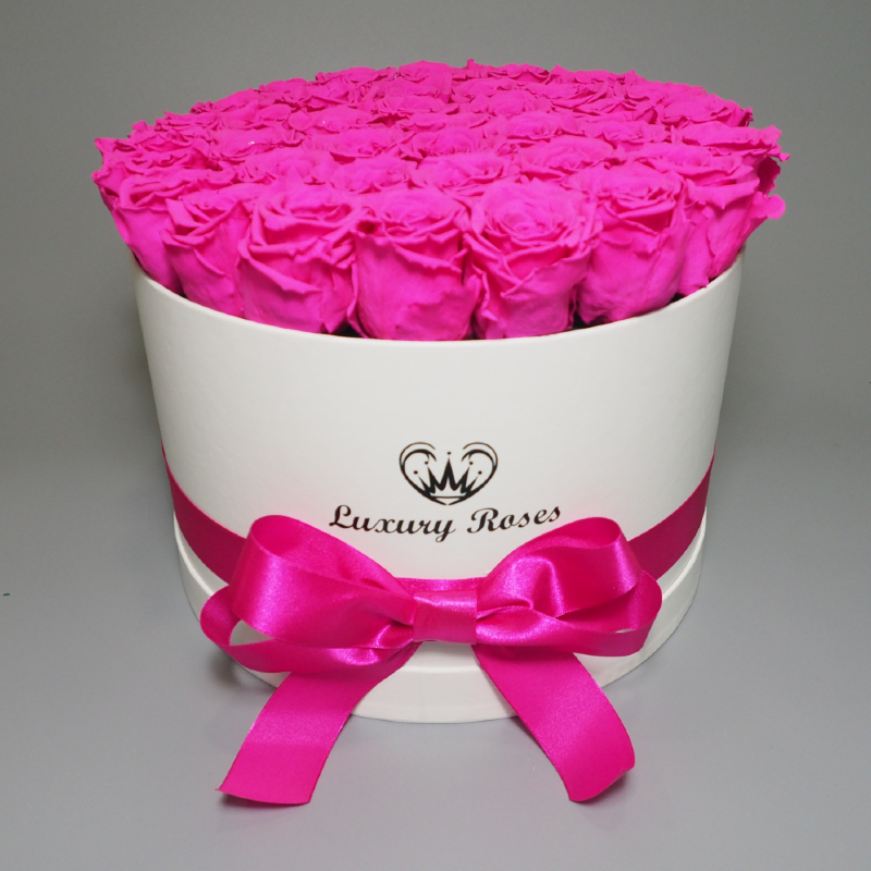 Luxusný okrúhly biely box L s trvácnymi cyklámenovými ružami