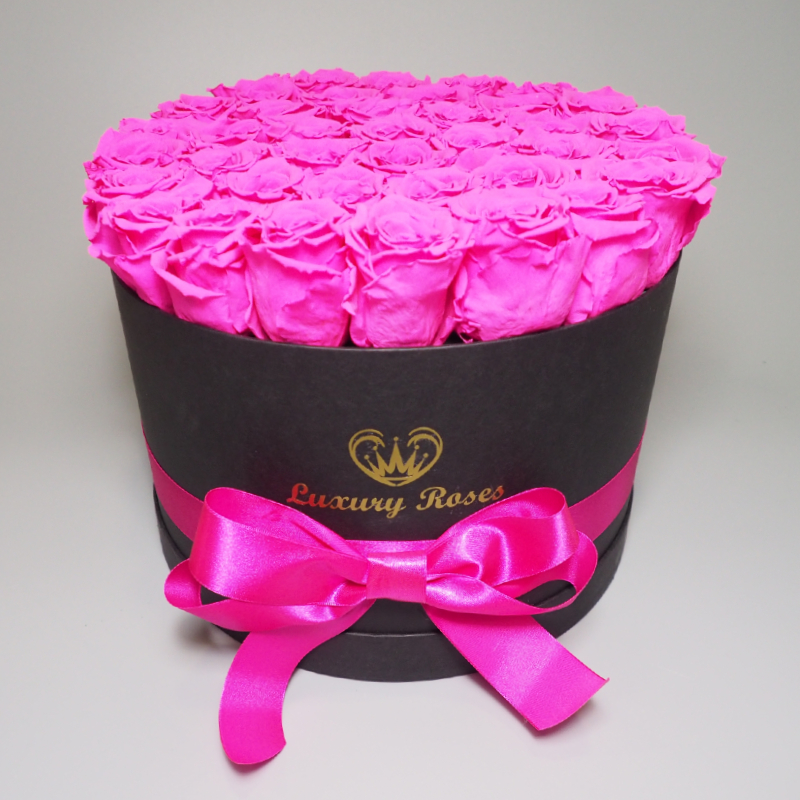Luxusný okrúhly čierny box L s trvácnymi cyklámenovými ružami