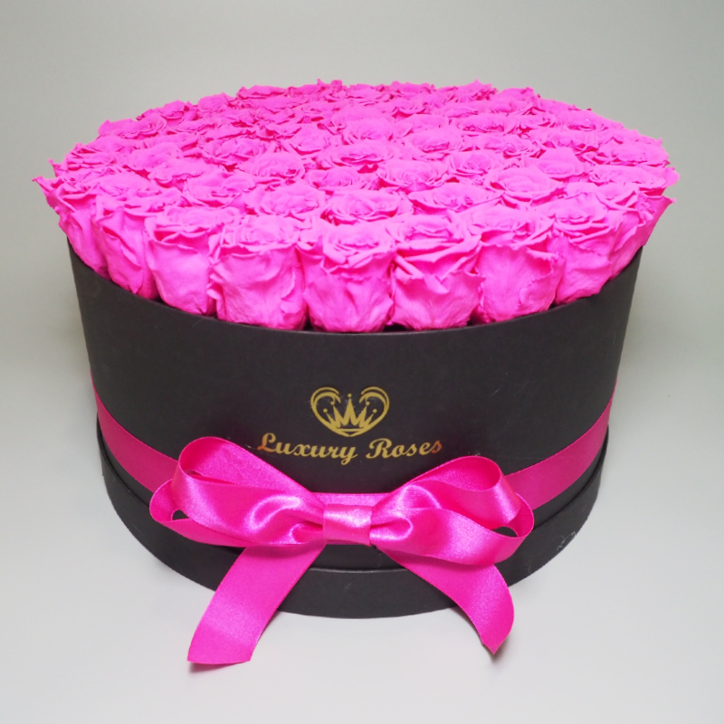 Luxusný okrúhly čierny box XL s trvácnymi cyklámenovými ružami